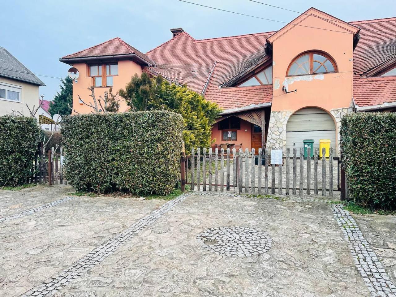 Greenpark Garden Villa Family Apartments Near Tokaj セレンチュ エクステリア 写真